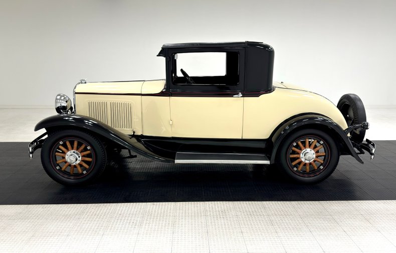 Plymouth-Model-u-1929-Pale-Yellow-Maroon-1