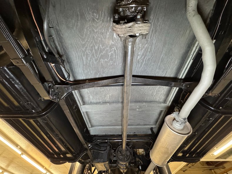 Plymouth-Model-u-1929-Pale-Yellow-Maroon-10