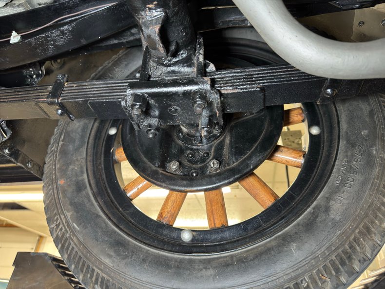 Plymouth-Model-u-1929-Pale-Yellow-Maroon-11