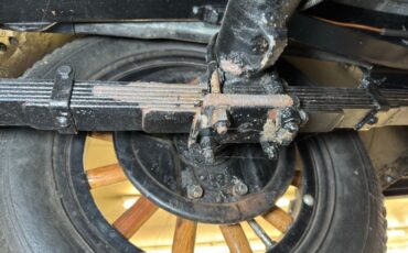 Plymouth-Model-u-1929-Pale-Yellow-Maroon-12