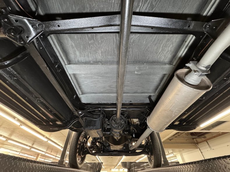 Plymouth-Model-u-1929-Pale-Yellow-Maroon-13