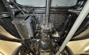 Plymouth-Model-u-1929-Pale-Yellow-Maroon-14