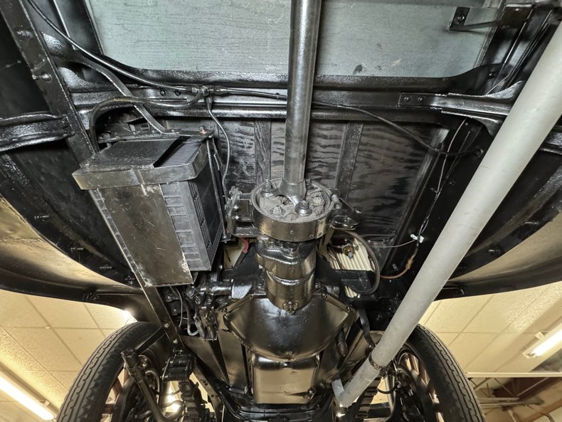 Plymouth-Model-u-1929-Pale-Yellow-Maroon-14