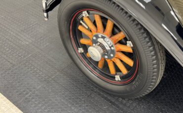 Plymouth-Model-u-1929-Pale-Yellow-Maroon-20