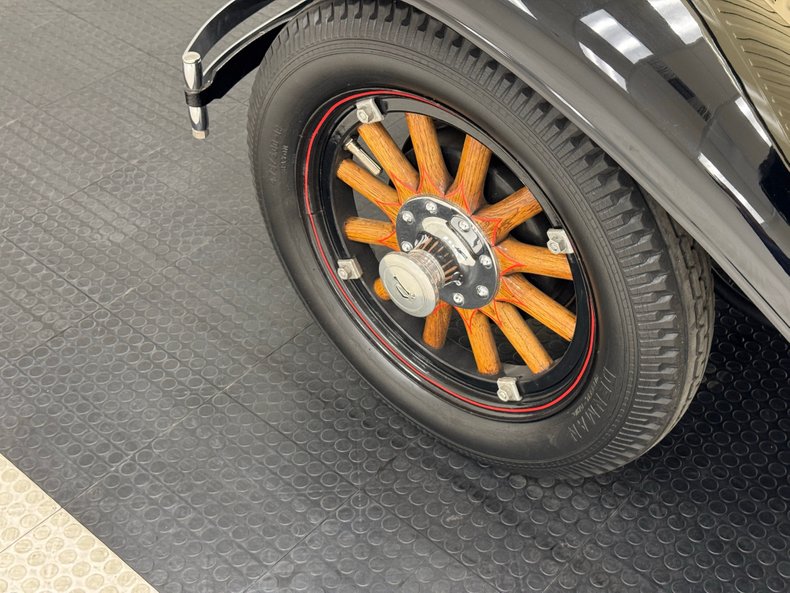 Plymouth-Model-u-1929-Pale-Yellow-Maroon-20