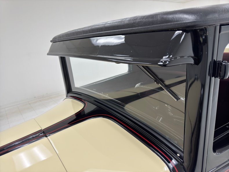 Plymouth-Model-u-1929-Pale-Yellow-Maroon-22