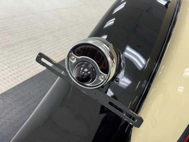 Plymouth-Model-u-1929-Pale-Yellow-Maroon-24