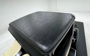 Plymouth-Model-u-1929-Pale-Yellow-Maroon-27