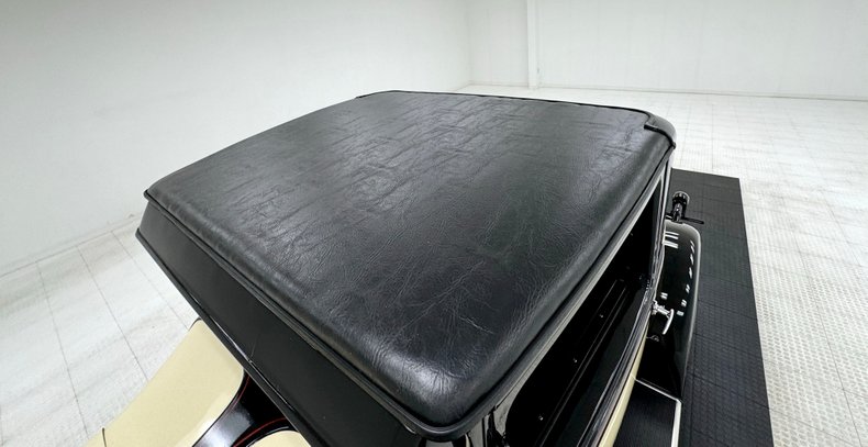 Plymouth-Model-u-1929-Pale-Yellow-Maroon-27