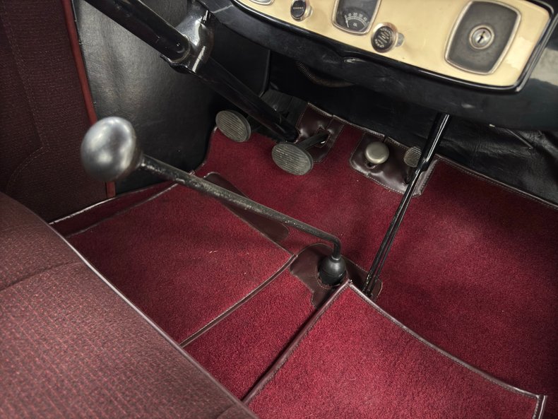 Plymouth-Model-u-1929-Pale-Yellow-Maroon-28