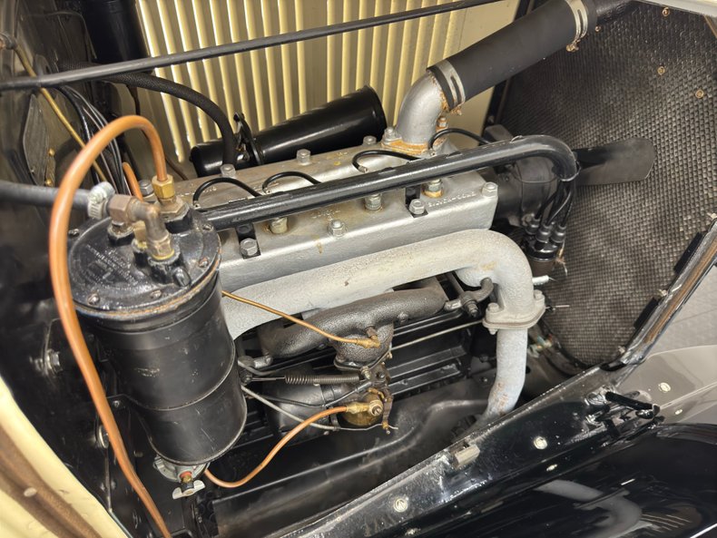 Plymouth-Model-u-1929-Pale-Yellow-Maroon-30