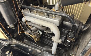 Plymouth-Model-u-1929-Pale-Yellow-Maroon-31