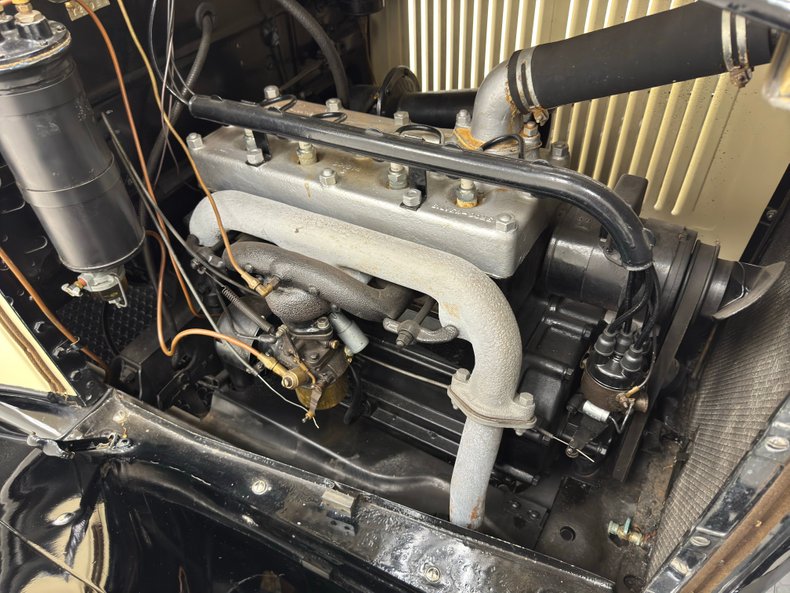 Plymouth-Model-u-1929-Pale-Yellow-Maroon-31