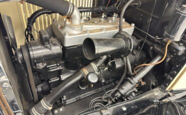 Plymouth-Model-u-1929-Pale-Yellow-Maroon-32