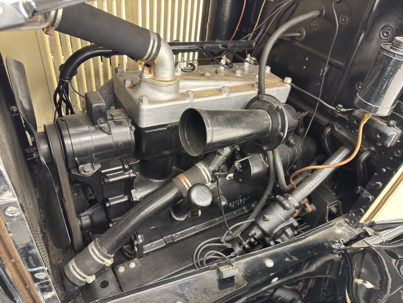 Plymouth-Model-u-1929-Pale-Yellow-Maroon-32