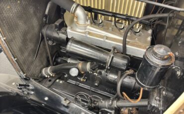 Plymouth-Model-u-1929-Pale-Yellow-Maroon-33