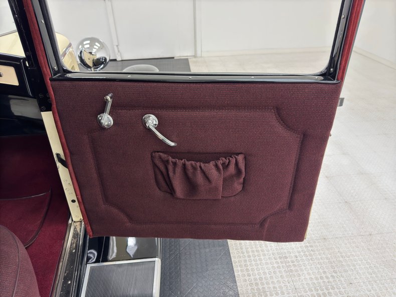 Plymouth-Model-u-1929-Pale-Yellow-Maroon-35