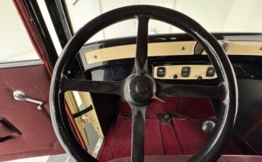 Plymouth-Model-u-1929-Pale-Yellow-Maroon-42