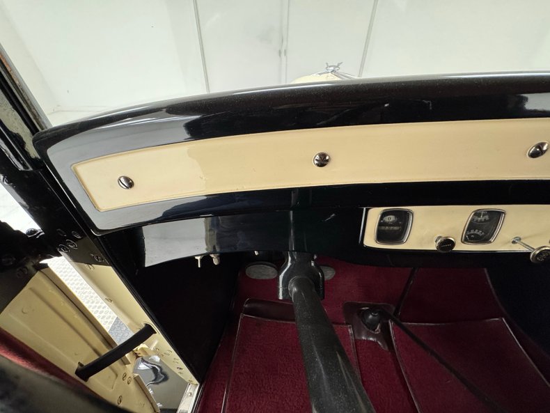 Plymouth-Model-u-1929-Pale-Yellow-Maroon-43