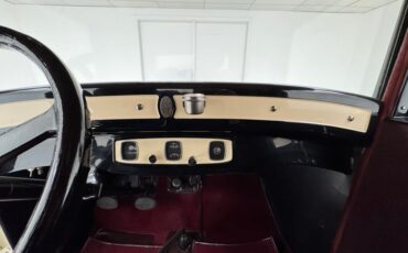 Plymouth-Model-u-1929-Pale-Yellow-Maroon-44