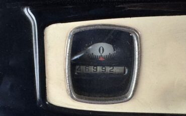 Plymouth-Model-u-1929-Pale-Yellow-Maroon-45