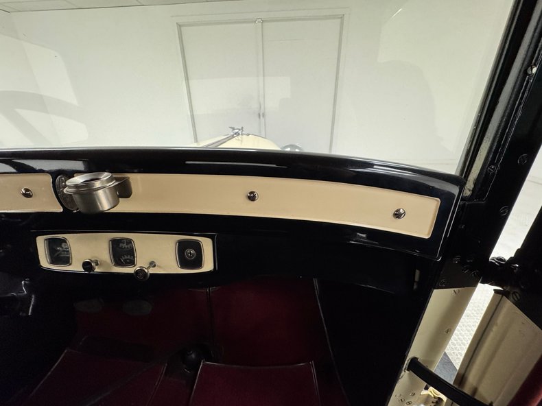 Plymouth-Model-u-1929-Pale-Yellow-Maroon-46