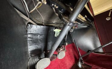 Plymouth-Model-u-1929-Pale-Yellow-Maroon-47