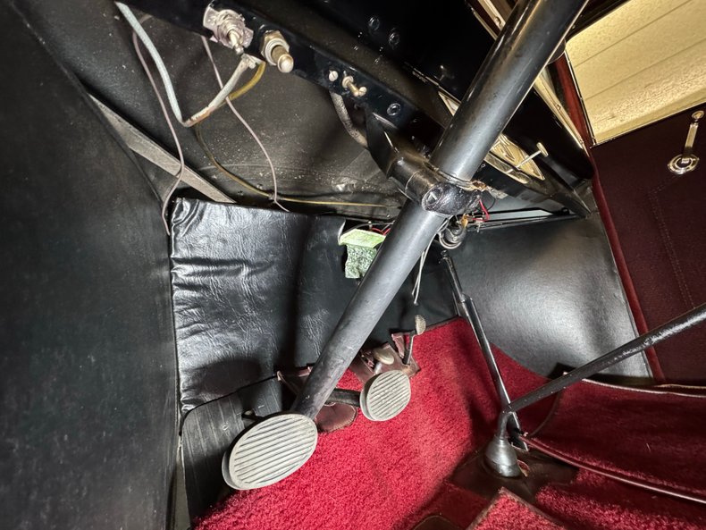 Plymouth-Model-u-1929-Pale-Yellow-Maroon-47