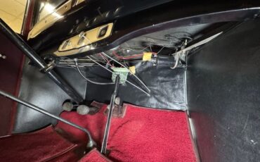 Plymouth-Model-u-1929-Pale-Yellow-Maroon-48