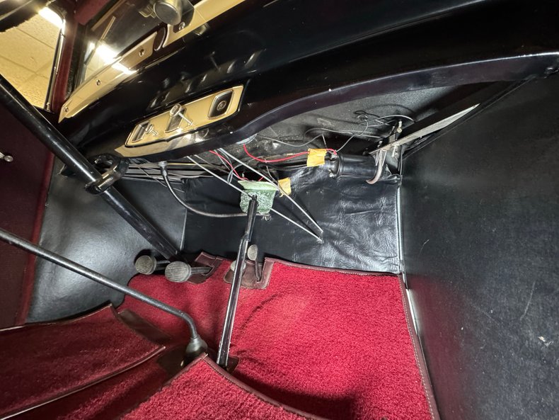 Plymouth-Model-u-1929-Pale-Yellow-Maroon-48