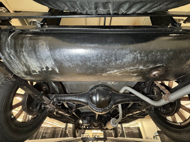 Plymouth-Model-u-1929-Pale-Yellow-Maroon-8