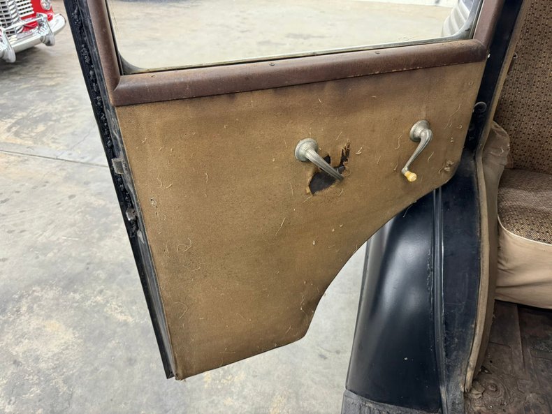 Plymouth-Other-1934-Black-Tan-10