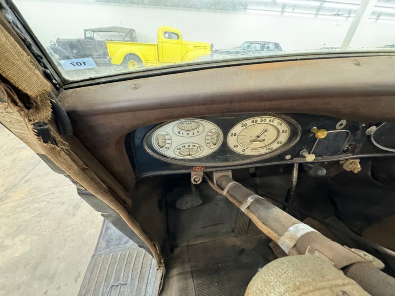 Plymouth-Other-1934-Black-Tan-17