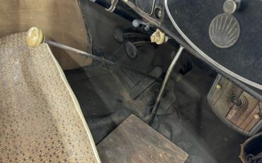 Plymouth-Other-1934-Black-Tan-22