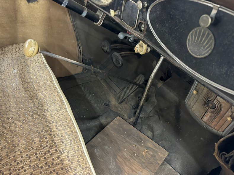 Plymouth-Other-1934-Black-Tan-22