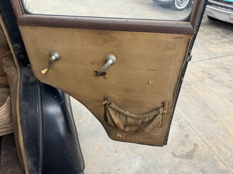 Plymouth-Other-1934-Black-Tan-43