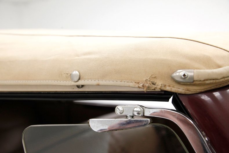 Plymouth-P8-1939-Maroon-Camel-10