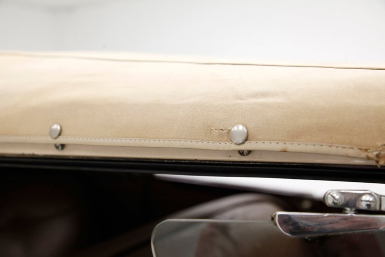 Plymouth-P8-1939-Maroon-Camel-11