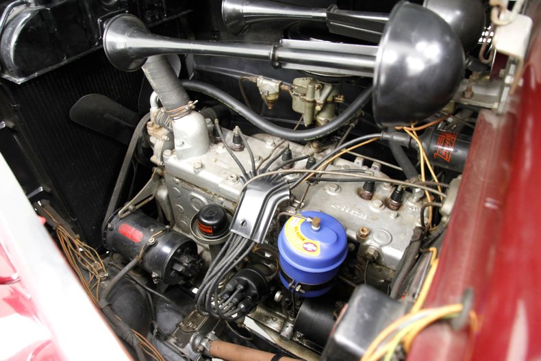 Plymouth-P8-1939-Maroon-Camel-13