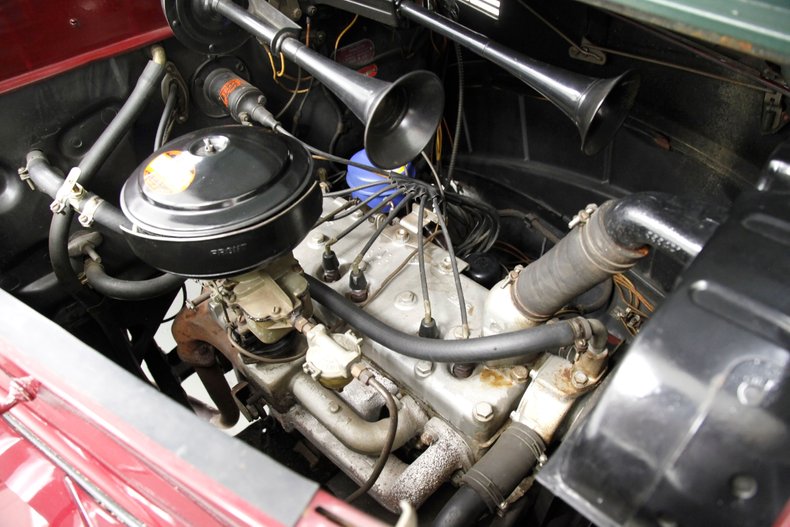 Plymouth-P8-1939-Maroon-Camel-14