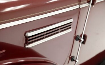 Plymouth-P8-1939-Maroon-Camel-20