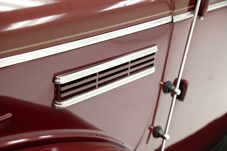 Plymouth-P8-1939-Maroon-Camel-20