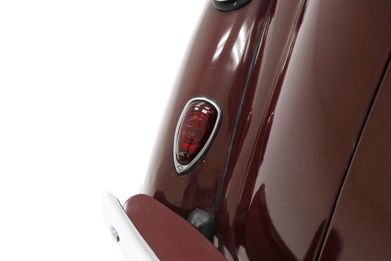 Plymouth-P8-1939-Maroon-Camel-27