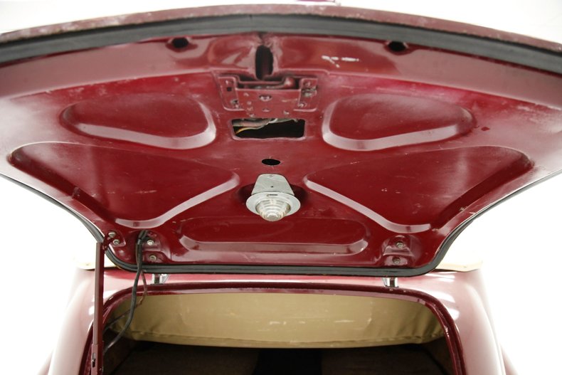 Plymouth-P8-1939-Maroon-Camel-28