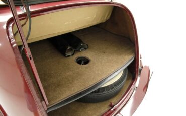 Plymouth-P8-1939-Maroon-Camel-29