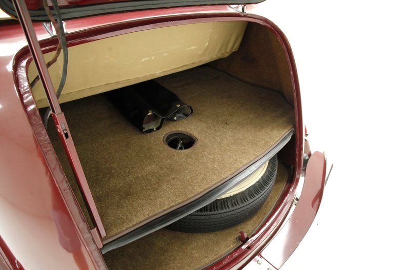 Plymouth-P8-1939-Maroon-Camel-29