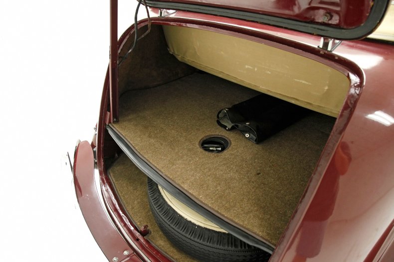 Plymouth-P8-1939-Maroon-Camel-30