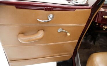 Plymouth-P8-1939-Maroon-Camel-31