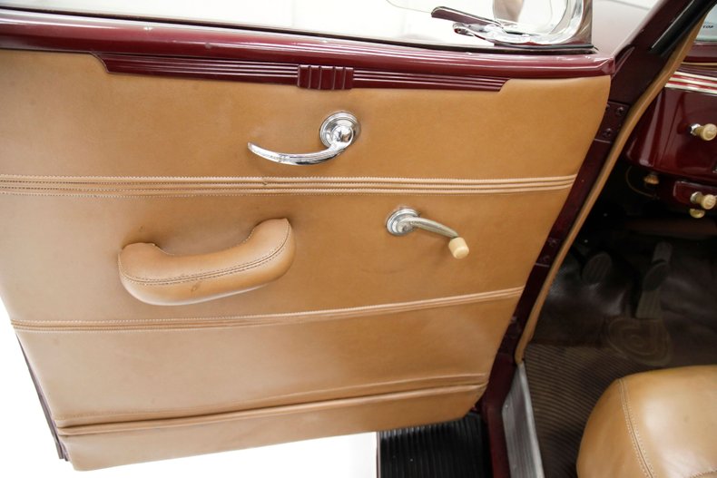 Plymouth-P8-1939-Maroon-Camel-31