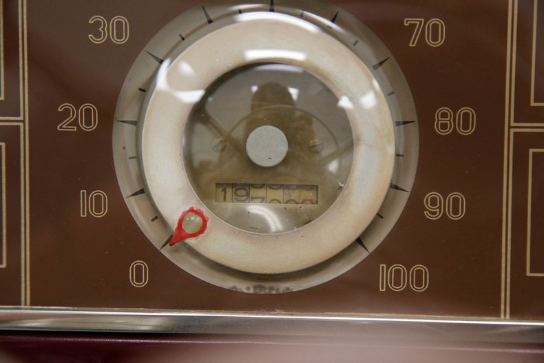 Plymouth-P8-1939-Maroon-Camel-35